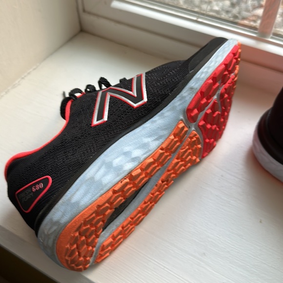 New Balance running shoes size 11 D wide Fresh Foam 680 - Picture 4 of 8